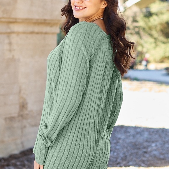 Textured Haven Casual Ribbed Sweater - Picture 3 of 4